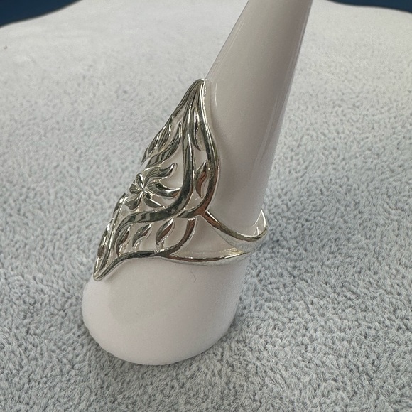New 925 Italy Sterling Silver Elegant Silver Leaf Design Ring Size 7.5 - Picture 3 of 11